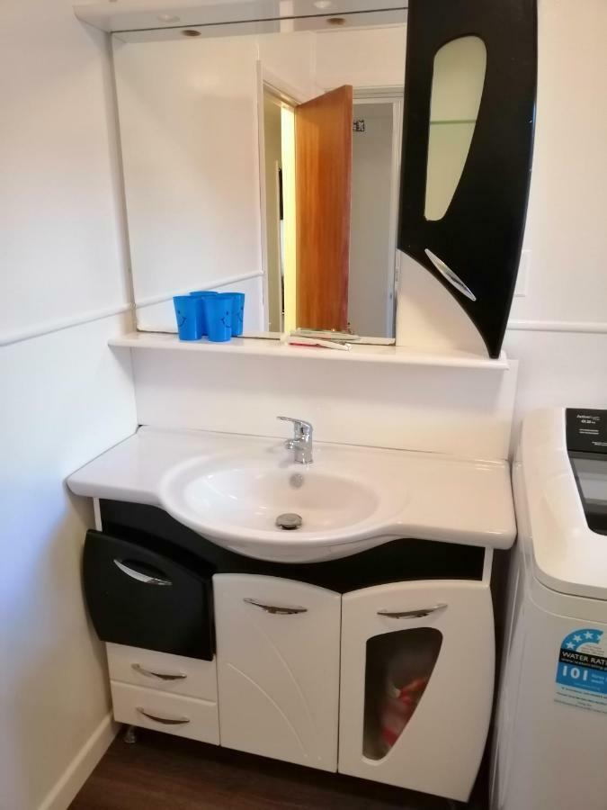 Homestay Triple Room, Near The City Center Κράισττσερτς Εξωτερικό φωτογραφία